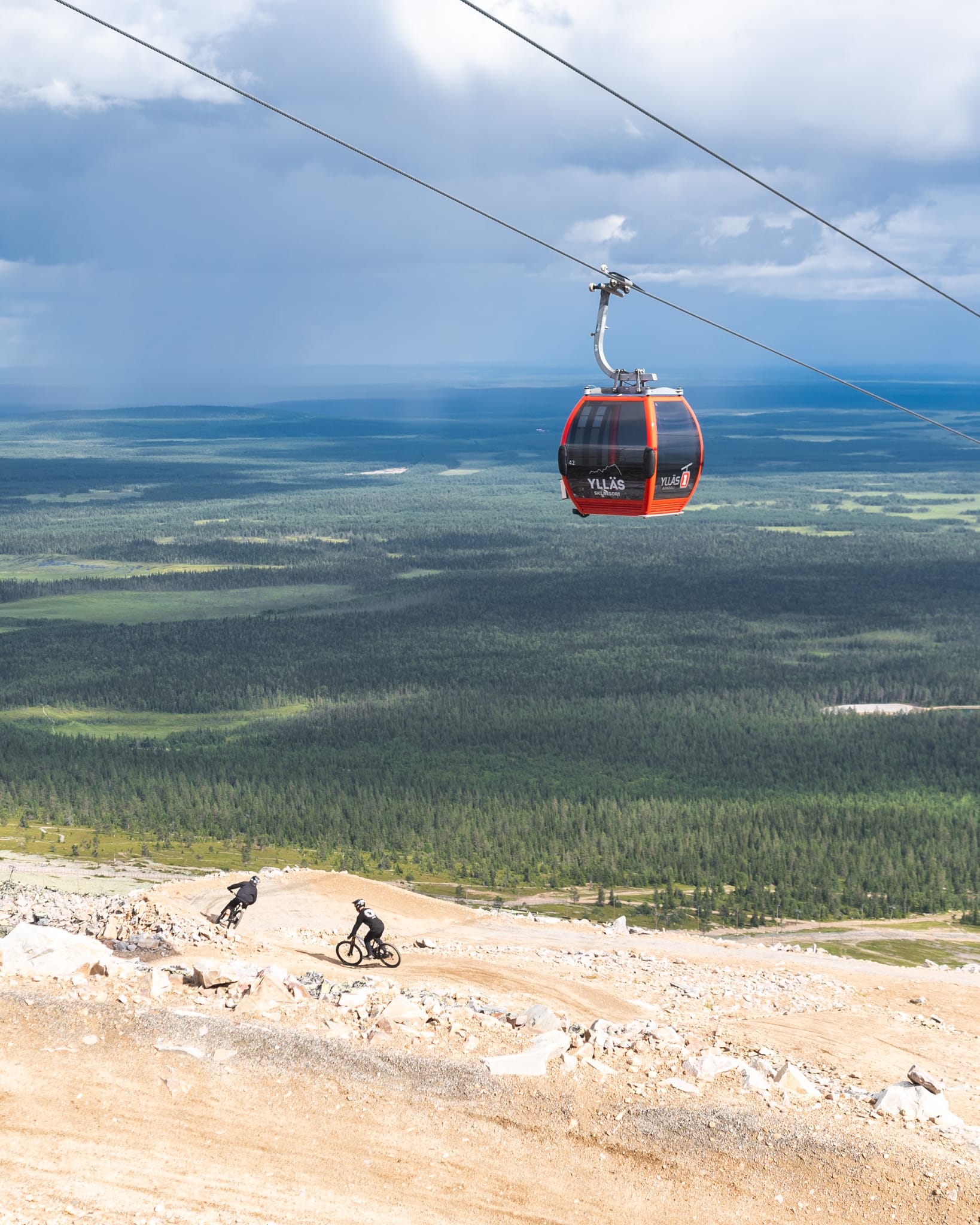 Laaja tunturimaisema Ylläkseltä.