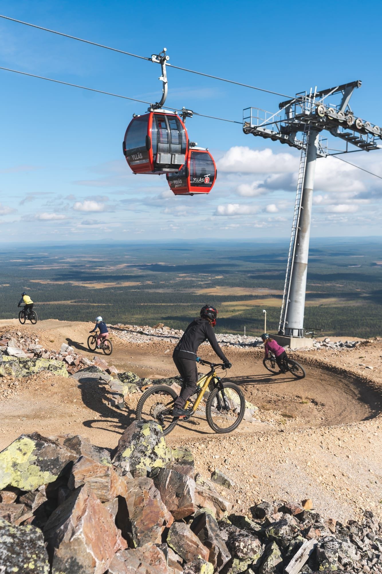 Mountain biker on the upper section of 95980 Murica at Ylläs Bike Park