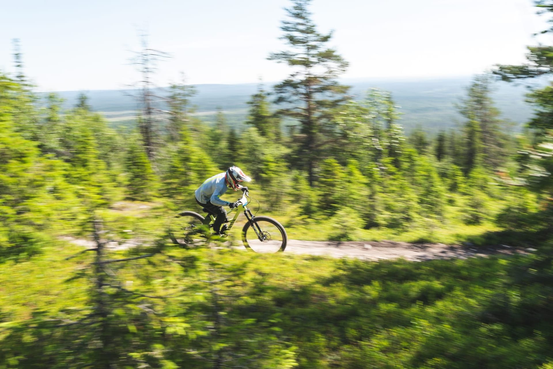 Mountain biker on the natural enduro section of Enduro Twist at Ylläs