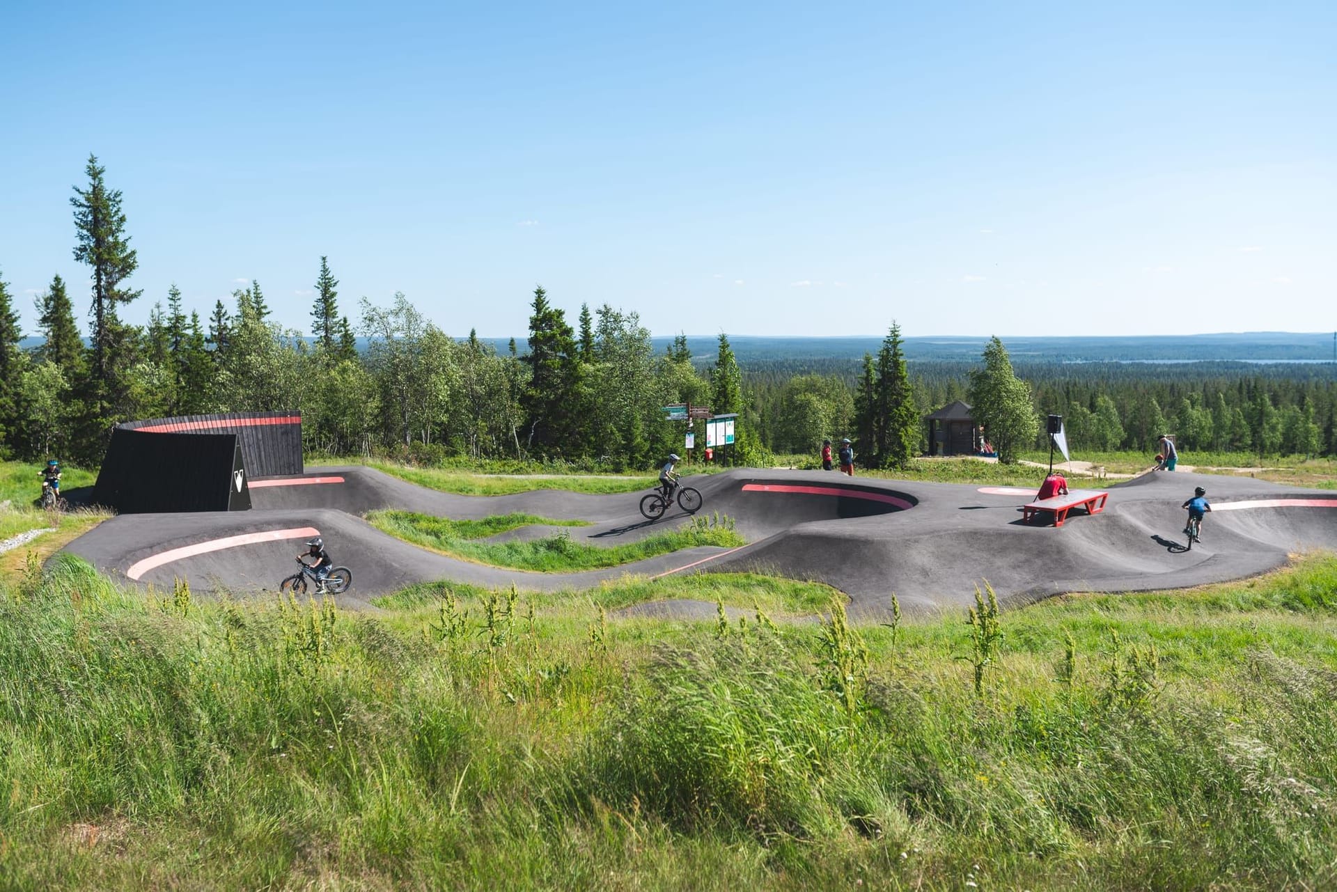 Rider on the flat box feature of the Ylläs Bike Park pump track